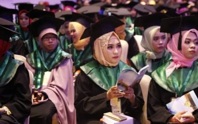 wisuda-fakultas-teknik_548339715