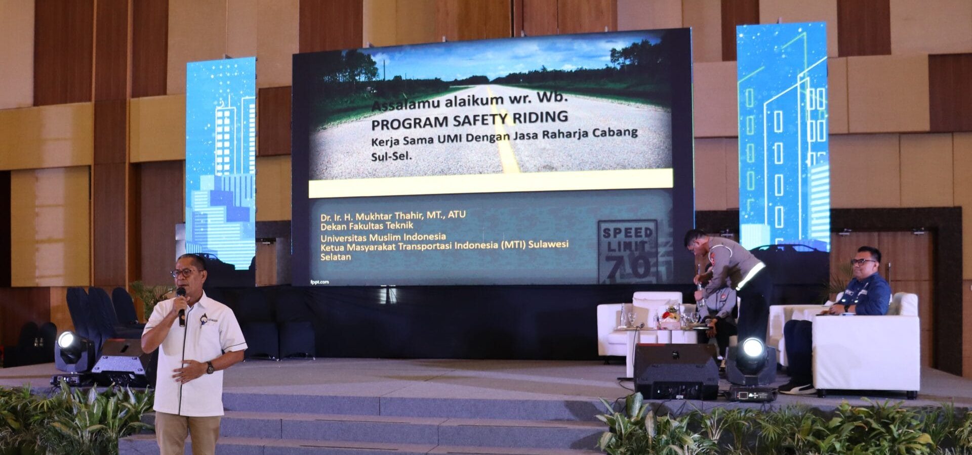 Kuliah Umum Safety Riding: Kolaborasi Jasa Raharja, جامعة Hasanudin, dan الجامعة الإسلامية الإندونيسية
