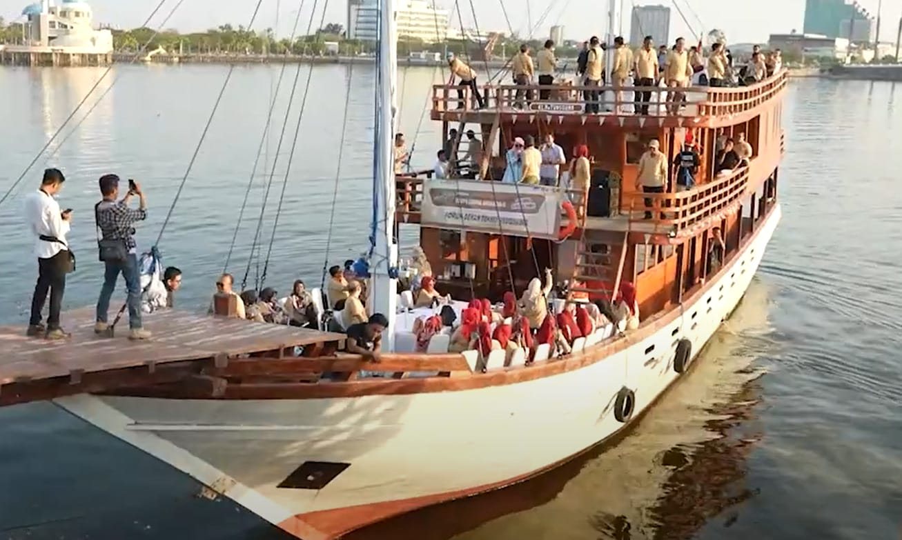 Gala Dinner dan Wisata Kapal Phinisi Meriahkan Forum Dekan Teknik Indonesia (FDTI)