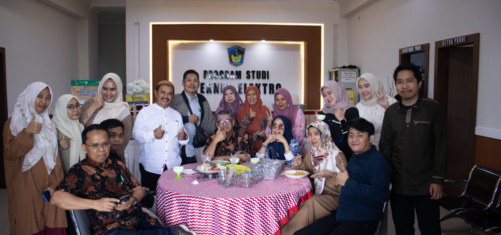 Wujudkan Room Representif, Prodi Electrical Engineering UMI Siap Berdaya Saing