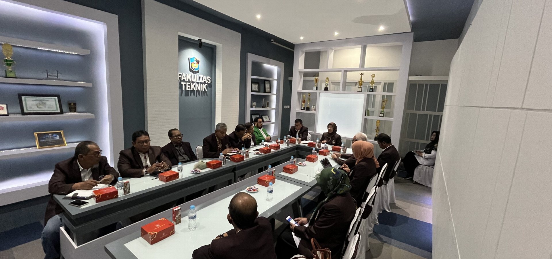 Faculty of Engineering UMI Degree Meeting Senate Luar Biasa: Bahas Curriculum, Development Laboratory, and Innovation Kinerja
