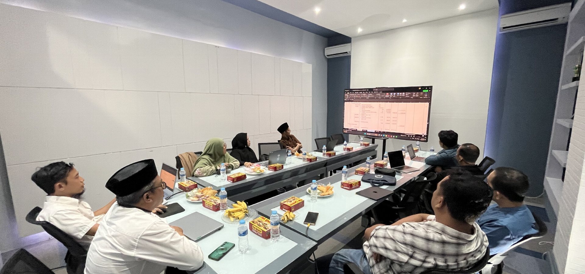 كلية الهندسة UMI Gelar اجتماع Simulasi Pengisian Form RAAT Berbasis IKU 2026