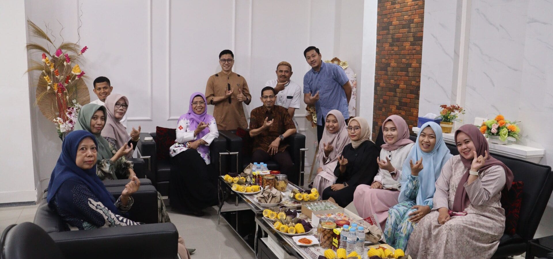Perkuat Kekeluargaan, كلية الهندسة UMI Gelar Silaturahmi serta Monitoring dan Evaluasi Kinerja Pegawai