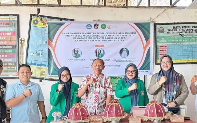 Faculty of Engineering UMI Presents Solusi Pengelolaan Sampah Pesisir Through Training Ecobrick di Desa Sampulungan, Kabupaten Takalar