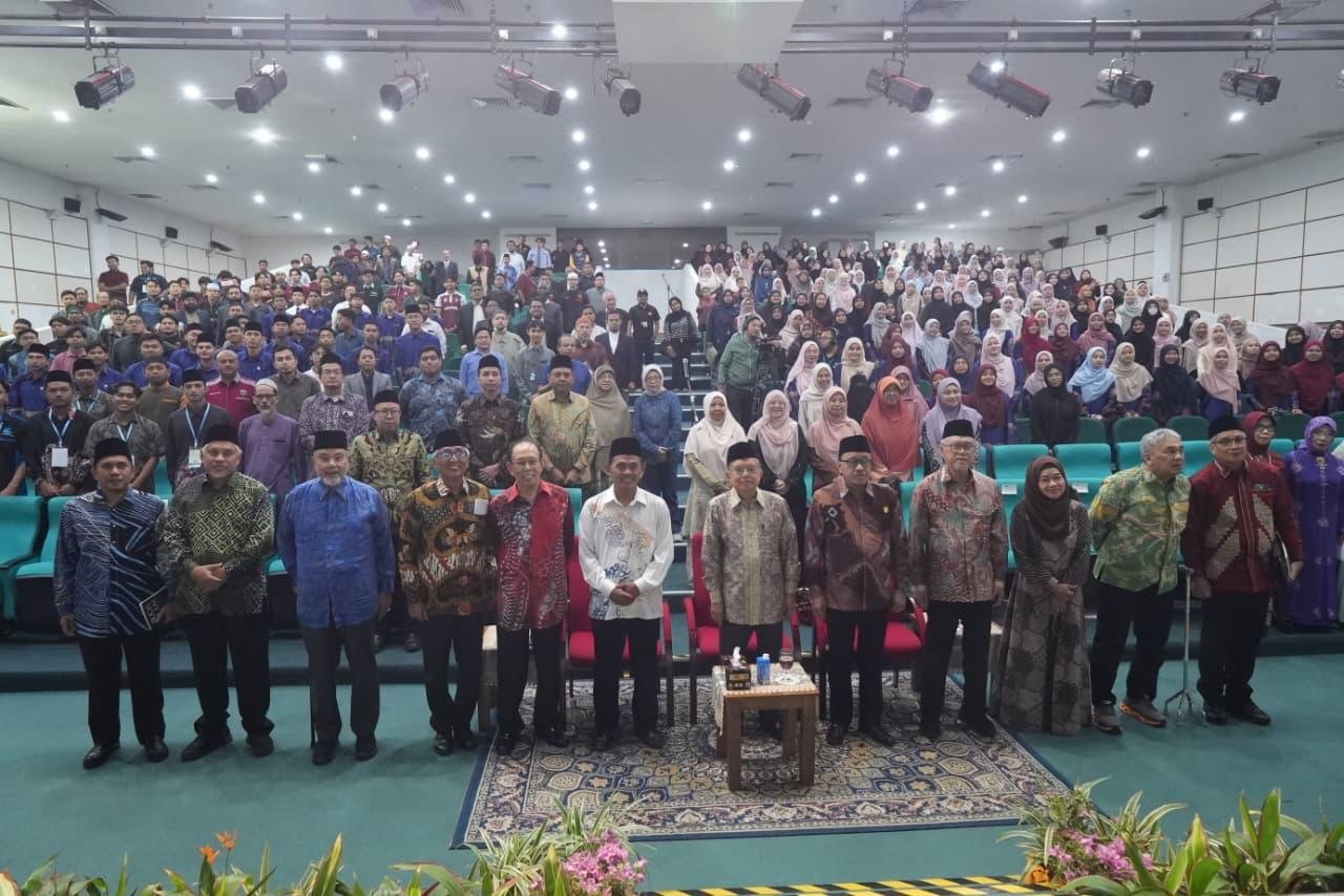 Kolaborasi UMI and Universiti Malaya Hasilkan Buku “Bugis Islam in the Malay World”, Diresmikan by H. Jusuf Kalla di WOCIHA 2025