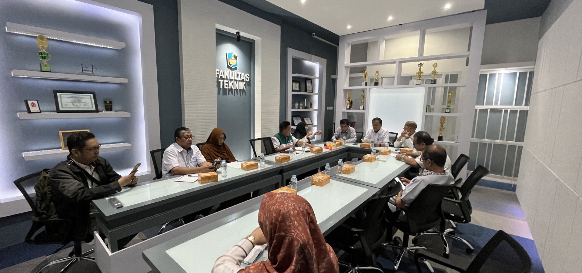 كلية الهندسة UMI Gelar اجتماع الشؤون الأكاديمية dan اجتماع Pimpinan Evaluasi Perkuliahan serta Persiapan UAS فصل دراسي Ganjil 2025/2026