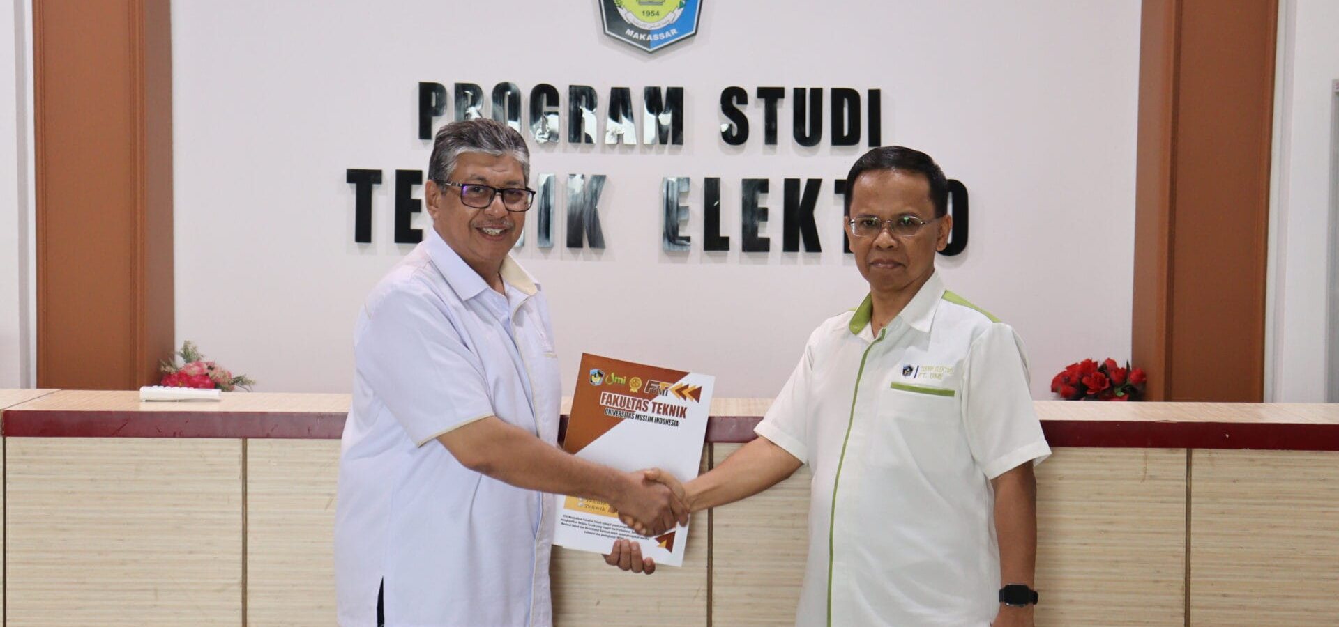 Serah Terima Jabatan Kaprodi الهندسة الكهربائية FT-UMI: Dr. Ir. Abdullah Basalamah, S.T., M.T. Resmi Menggantikan Dr. Ir. Andi Syarifuddin, S.T., M.T.