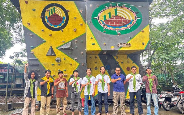TIGA MAHASISWA FAKULTAS TEKNIK UMI TURUT MENGHARUMKAN NAMA KAMPUS PADA AJANG PRA PORPROV SULSEL 2025 CABOR PANJAT TEBING