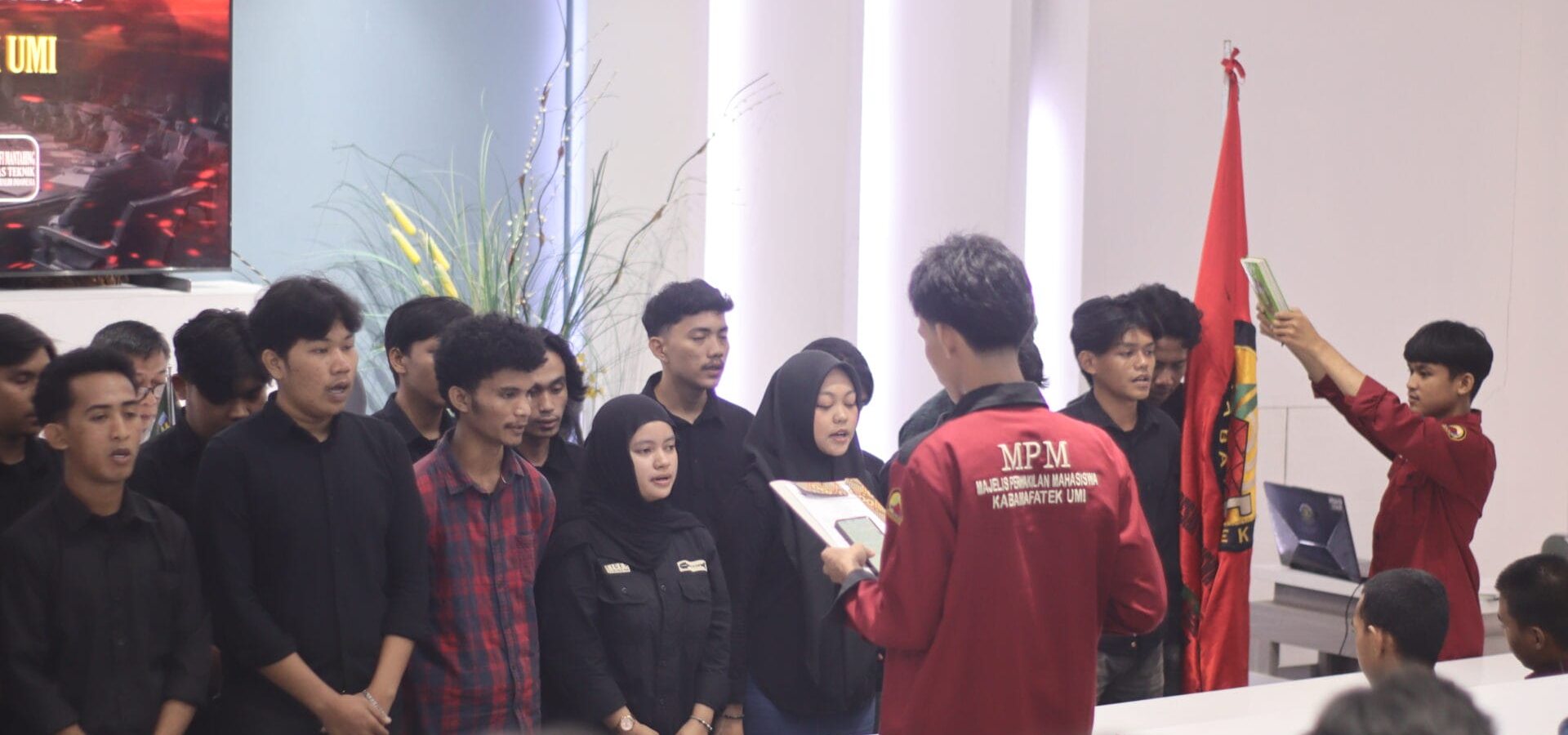 حفل التنصيب dan Pembacaan Sumpah Pengurus SEMA Kabamafatek FT-UMI Periode الأحدث Resmi Digelar